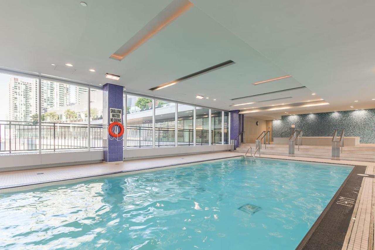 Gorgeous 1Br W/Parking Across The Scotiabank Arena Appartamento Toronto Esterno foto