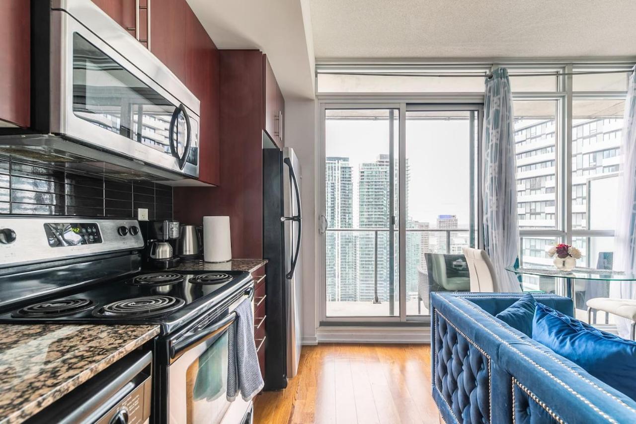 Gorgeous 1Br W/Parking Across The Scotiabank Arena Appartamento Toronto Esterno foto