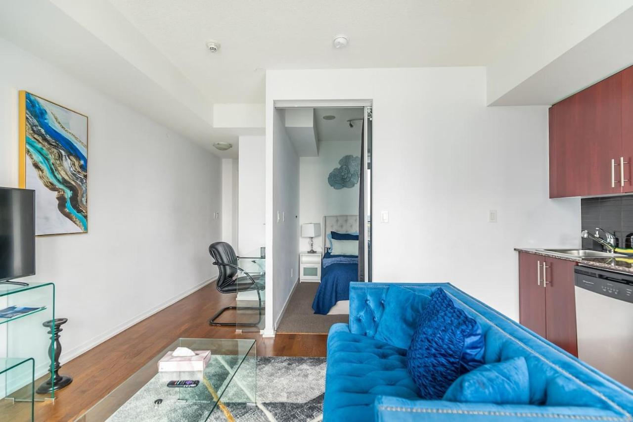 Gorgeous 1Br W/Parking Across The Scotiabank Arena Appartamento Toronto Esterno foto