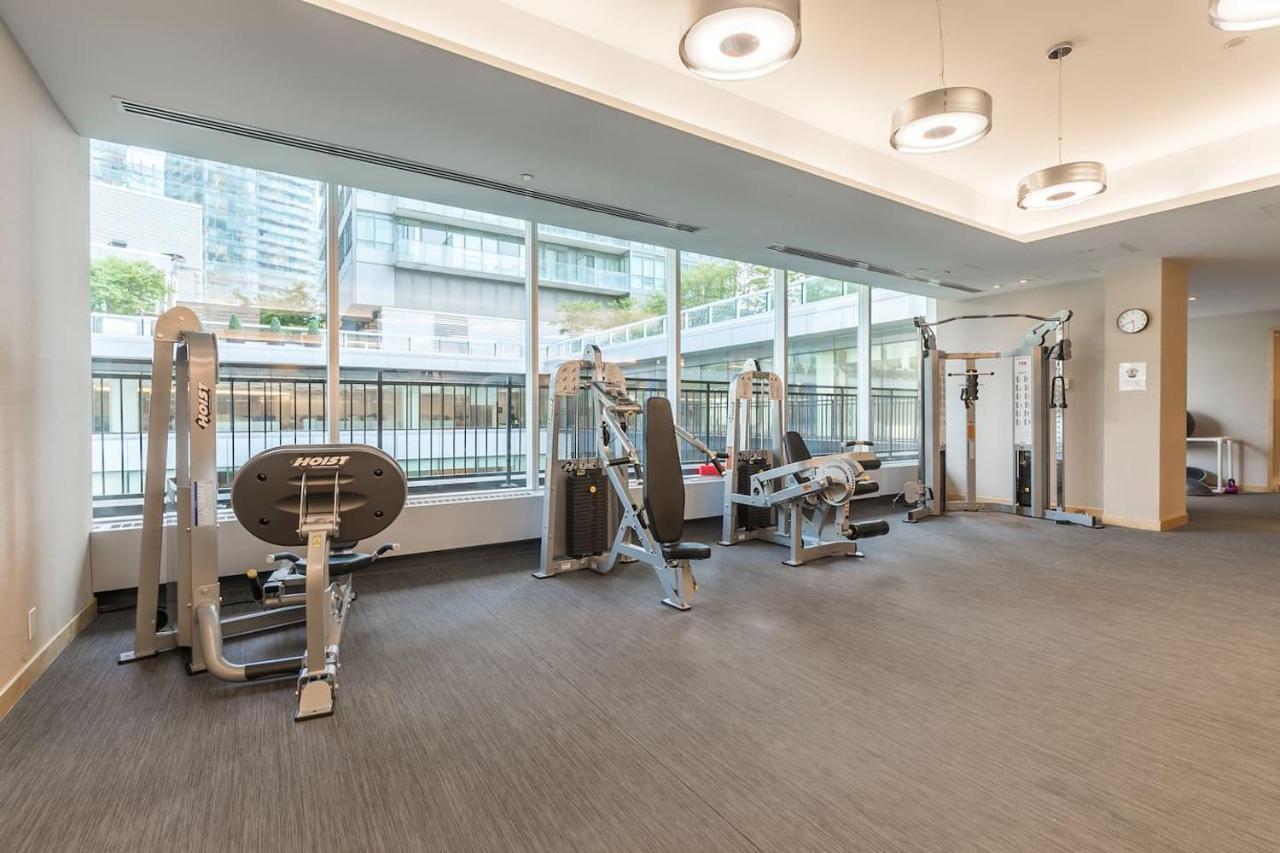 Gorgeous 1Br W/Parking Across The Scotiabank Arena Appartamento Toronto Esterno foto