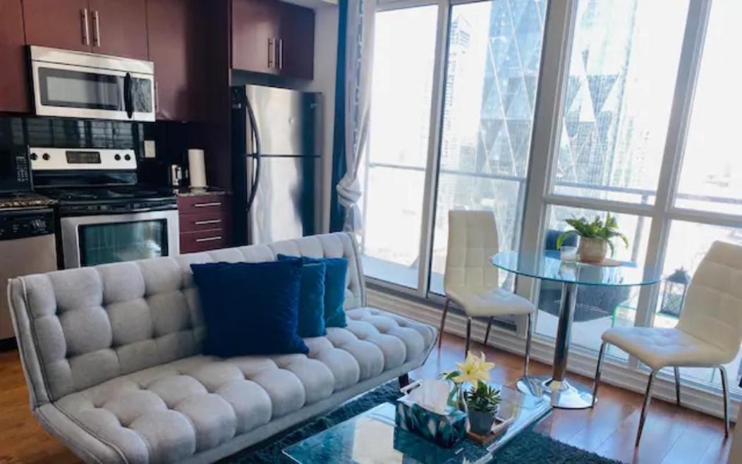 Gorgeous 1Br W/Parking Across The Scotiabank Arena Appartamento Toronto Esterno foto