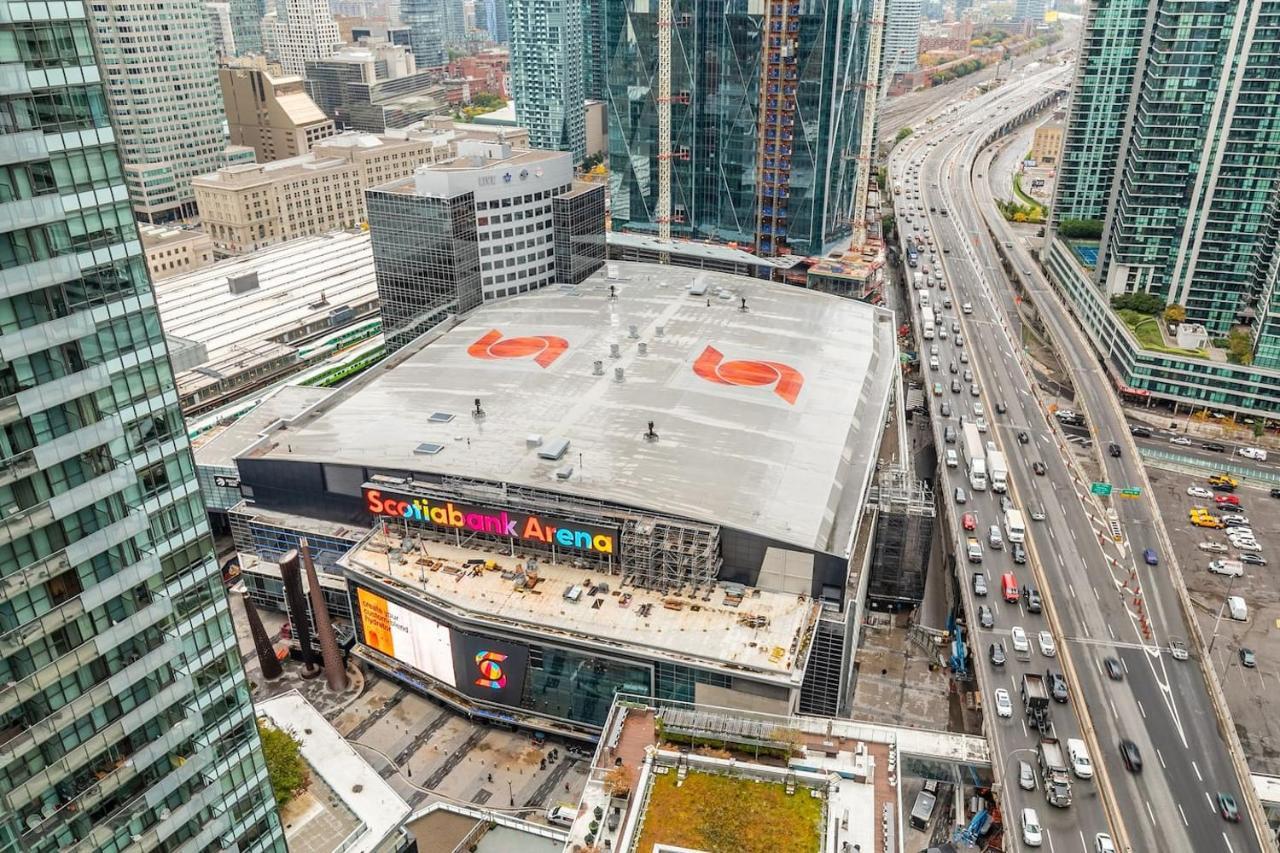 Gorgeous 1Br W/Parking Across The Scotiabank Arena Appartamento Toronto Esterno foto