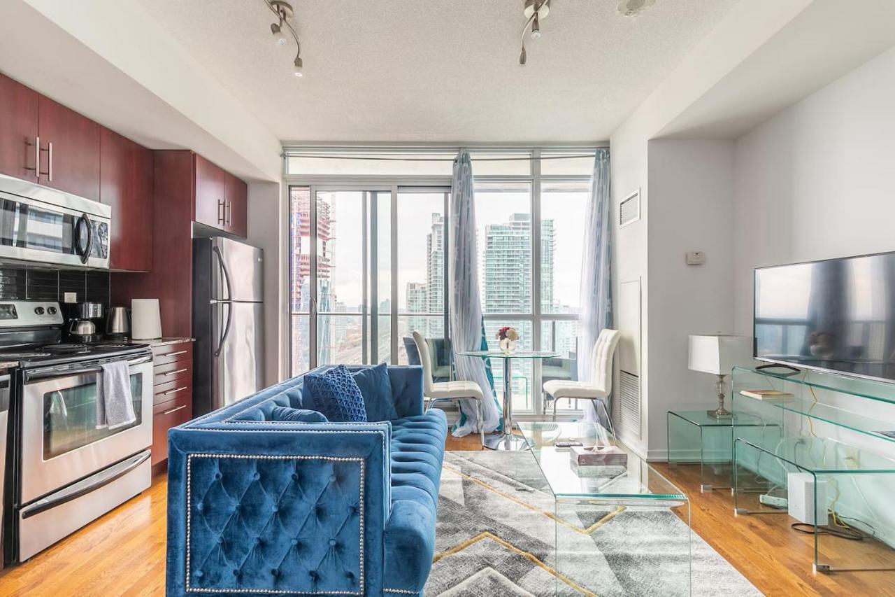 Gorgeous 1Br W/Parking Across The Scotiabank Arena Appartamento Toronto Esterno foto
