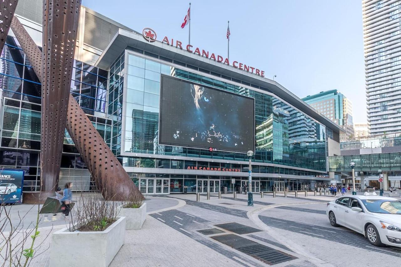 Gorgeous 1Br W/Parking Across The Scotiabank Arena Appartamento Toronto Esterno foto