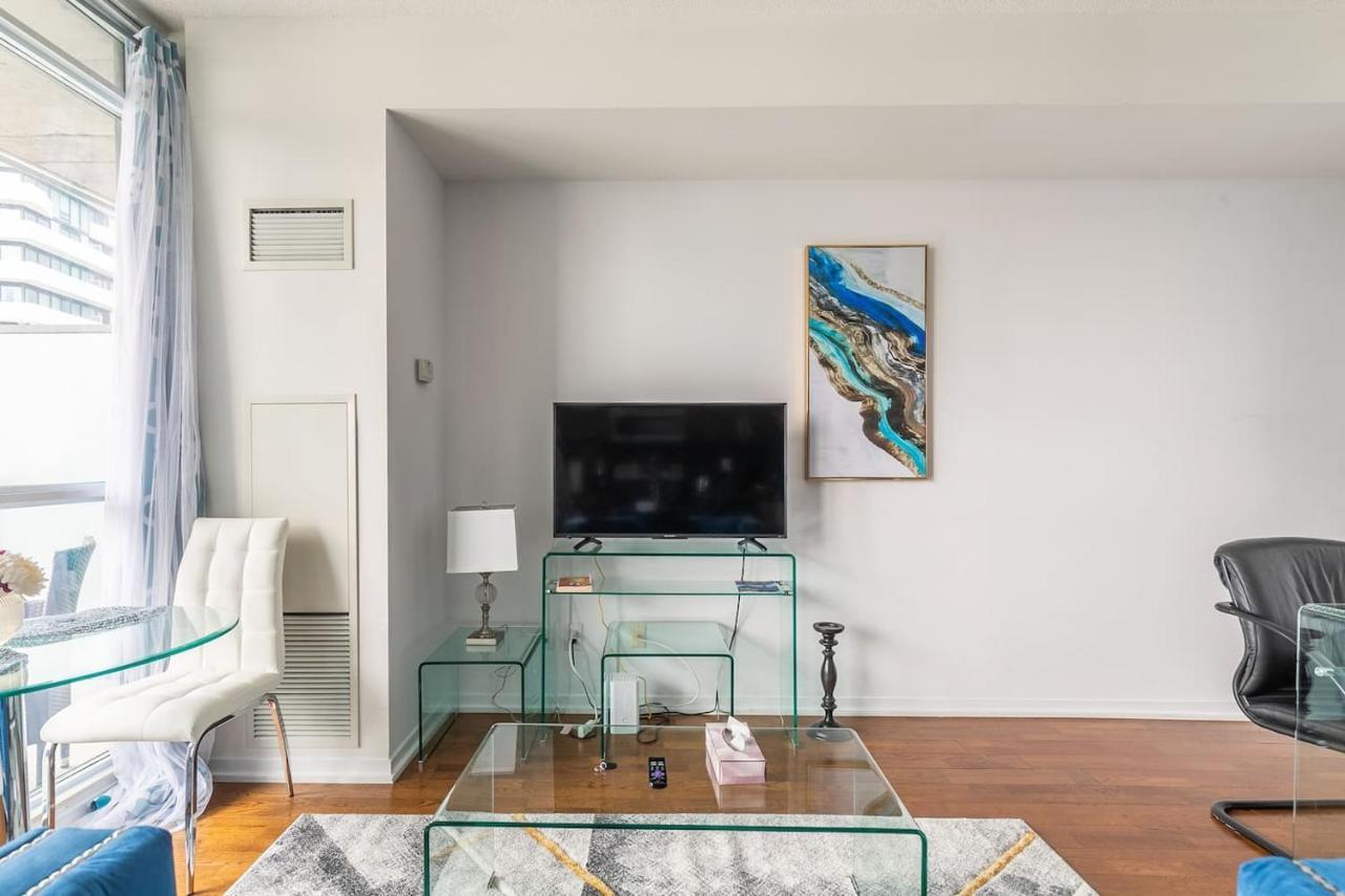Gorgeous 1Br W/Parking Across The Scotiabank Arena Appartamento Toronto Esterno foto